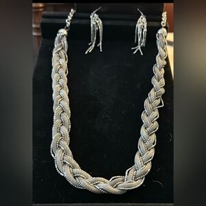 NEW Stylish Bijoux Terner necklace and earring set.